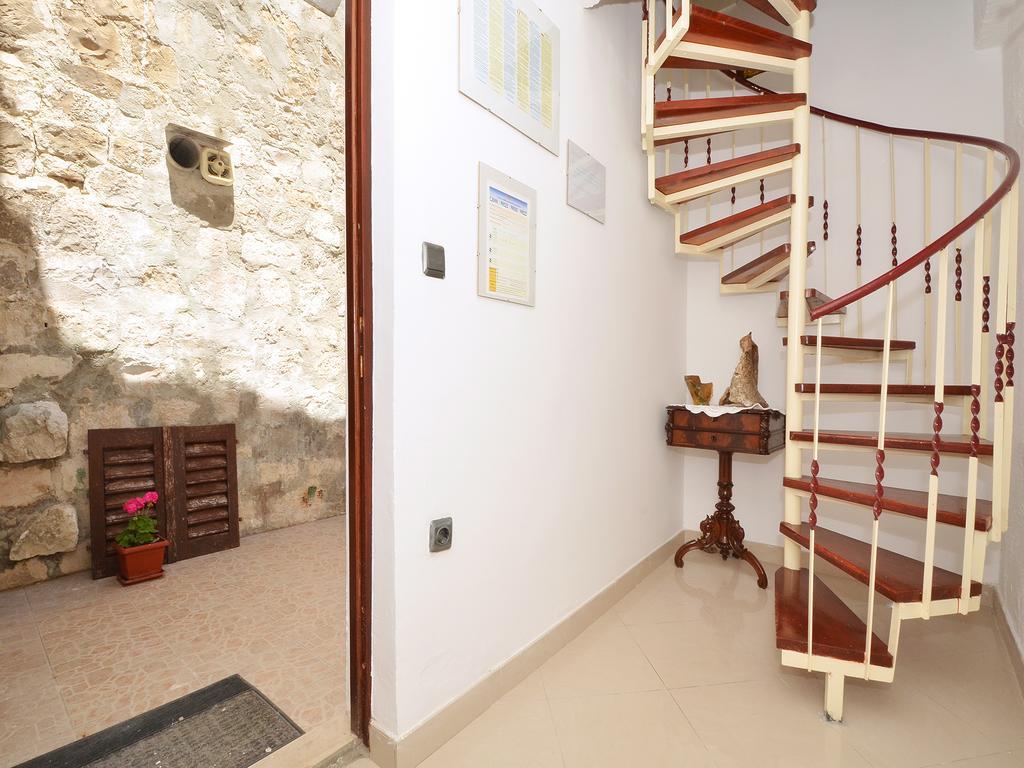 Apartment Nikolina Трогир Екстериор снимка